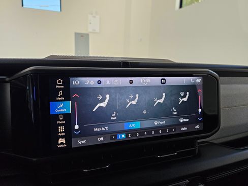 Used 2025 Jeep Wrangler Unlimited Sahara AWD/4WD image 38