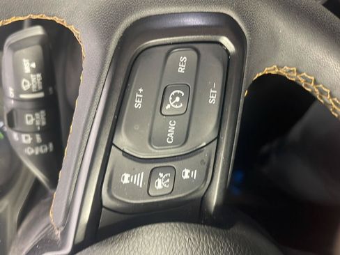 Used 2024 Jeep Wrangler Unlimited AWD/4WD image 21