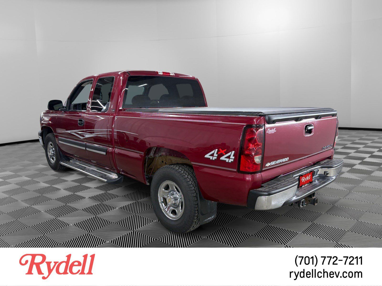 Used 2004 Chevrolet Silverado 1500 LS w/ Light Duty Power Package AWD/4WD image 3