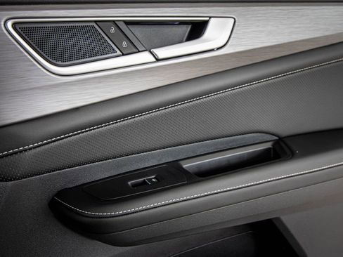 New 2026 Volkswagen Atlas Cross Sport SE FWD image 23