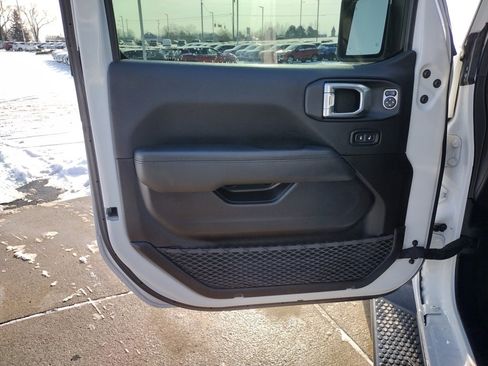 Used 2021 Jeep Wrangler Unlimited Sahara image 9