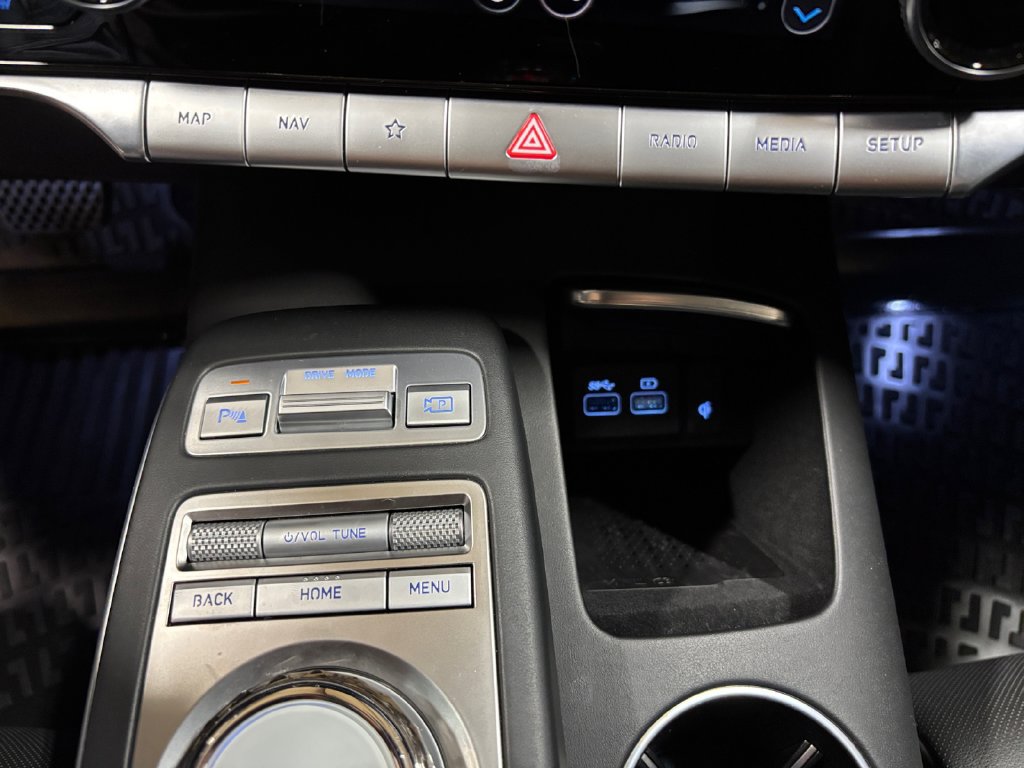 Used 2023 Genesis GV70 2.5T w/ Select Package AWD/4WD image 35