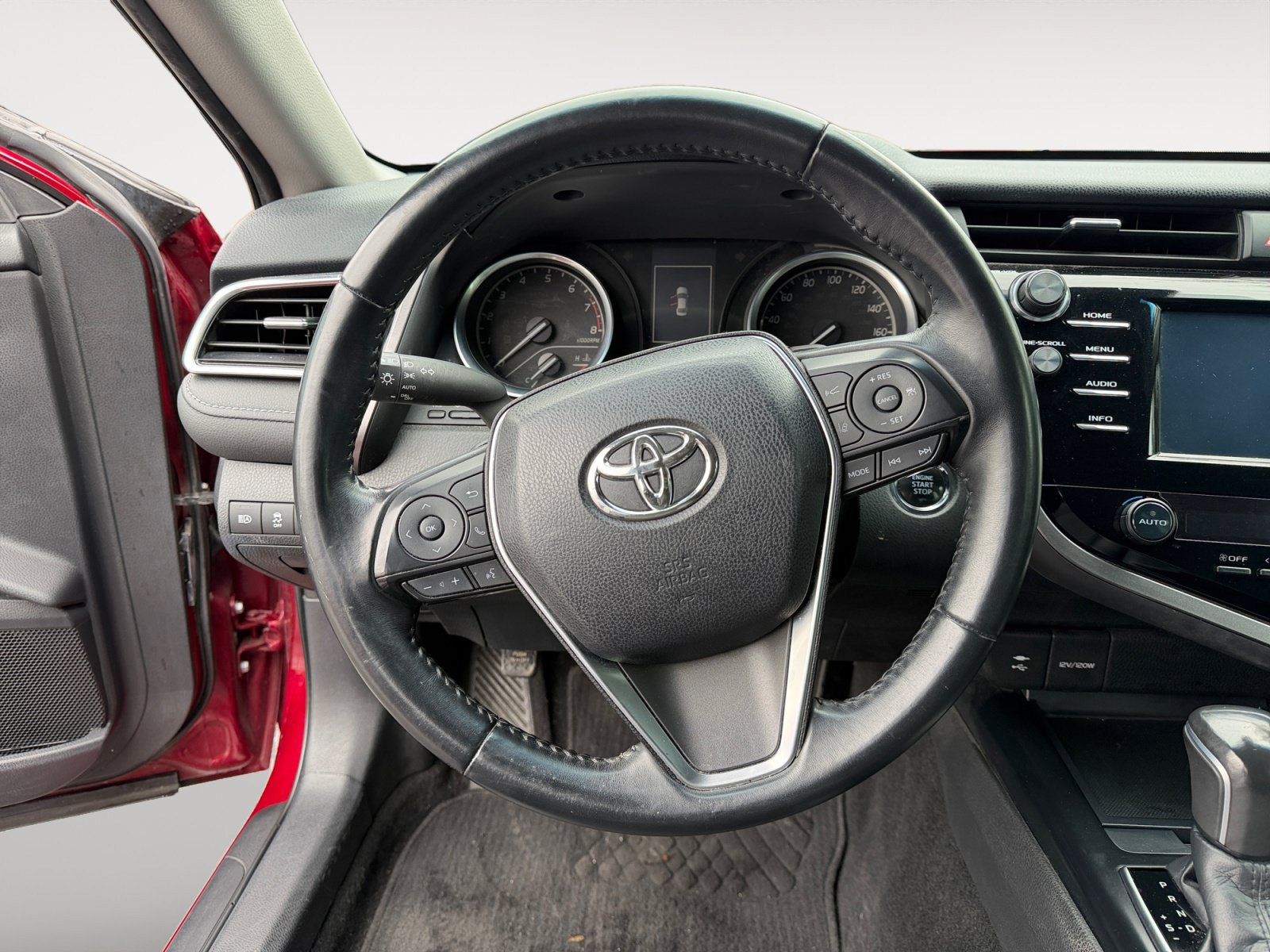Used 2018 Toyota Camry SE w/ Moonroof Package FWD image 12