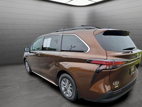 Used 2022 Toyota Sienna LE image 7