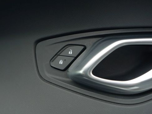 Used 2018 Chevrolet Camaro SS image 36