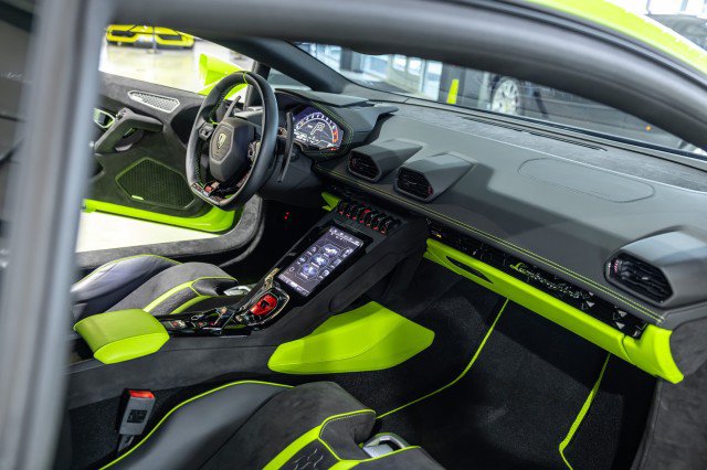 Used 2023 Lamborghini Huracan Tecnica RWD image 19