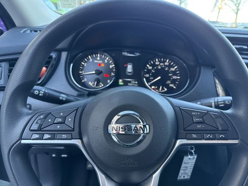 Used 2017 Nissan Rogue S image 24