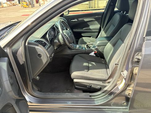 Used 2018 Chrysler 300 Touring w/ Sport Appearance Package image 11