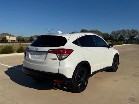 Used 2022 Honda HR-V Sport image 4