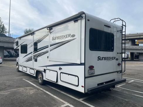 Used 2023 Ford E-450 and Econoline 450 Super Duty w/ Motorhome Prep Package RWD image 9