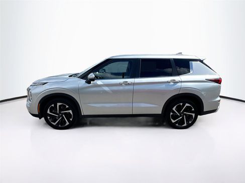 Used 2024 Mitsubishi Outlander SE image 4