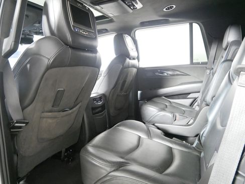 Certified 2018 Cadillac Escalade Platinum AWD/4WD image 32