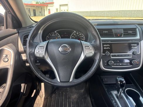 Used 2017 Nissan Altima 2.5 SL FWD image 10