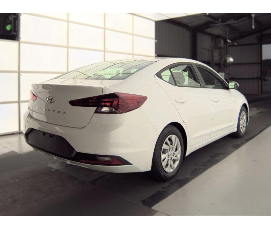Used 2020 Hyundai Elantra SE w/ Cargo Package (C1) FWD image 5