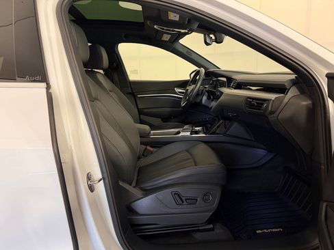Used 2024 Audi Q8 e-tron Premium Plus AWD/4WD image 27