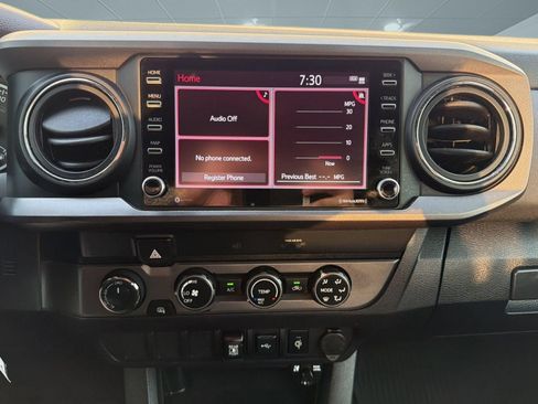 Used 2020 Toyota Tacoma TRD Off-Road AWD/4WD image 20