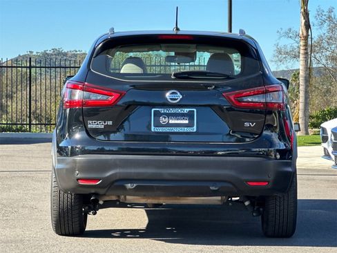 Used 2020 Nissan Rogue Sport SV image 4