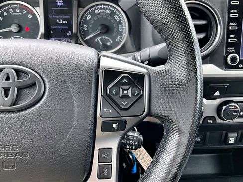 Used 2021 Toyota Tacoma SR5 AWD/4WD image 25