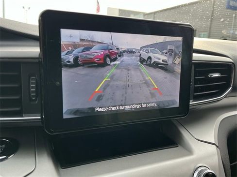 Used 2022 Ford Explorer XLT w/ Equipment Group 202A image 39
