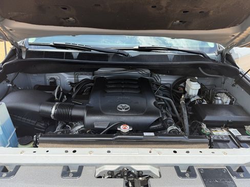 Used 2019 Toyota Tundra SR5 w/ SR5 Upgrade Package AWD/4WD image 38