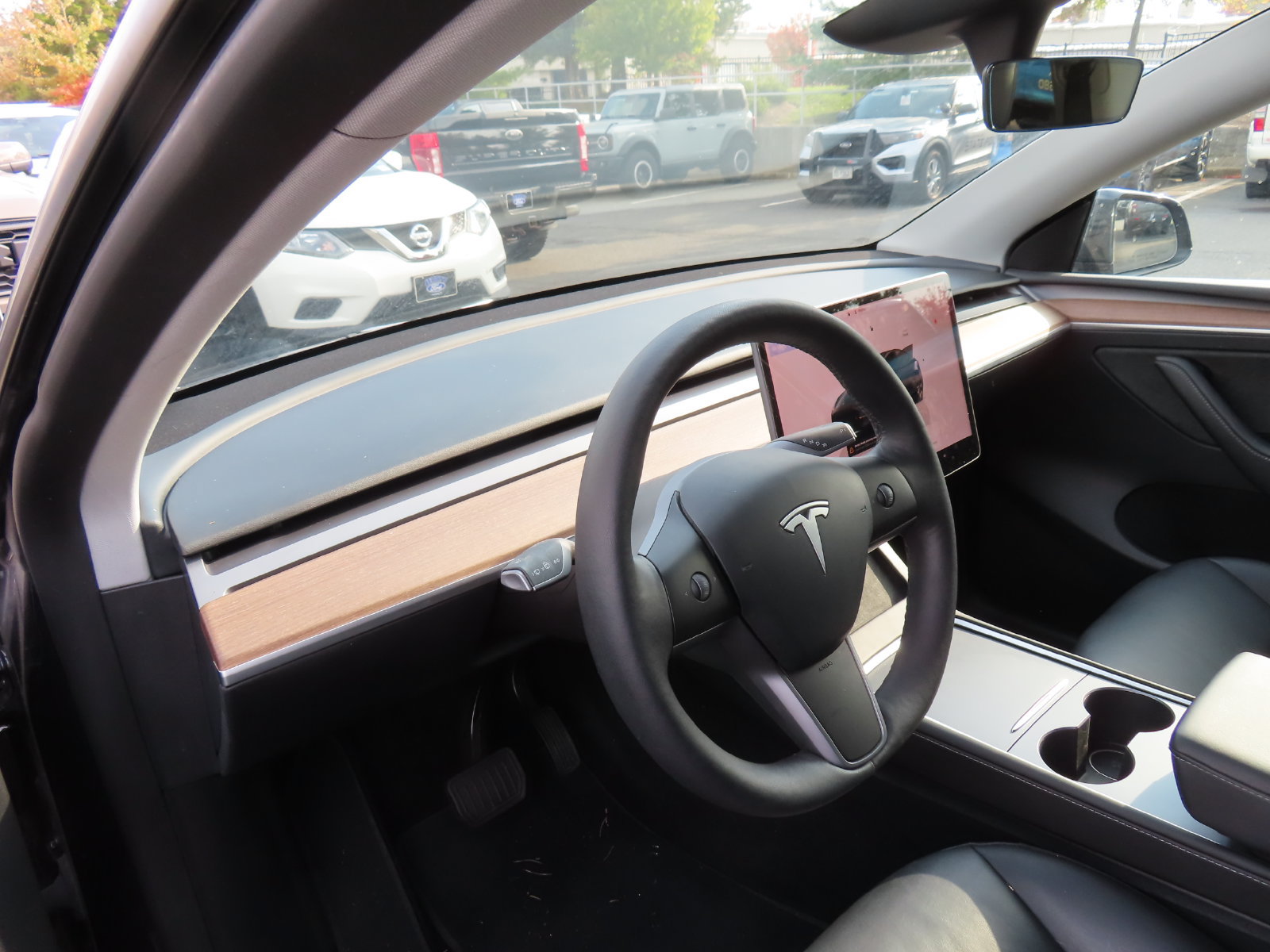 Used 2024 Tesla Model Y 2WD image 15
