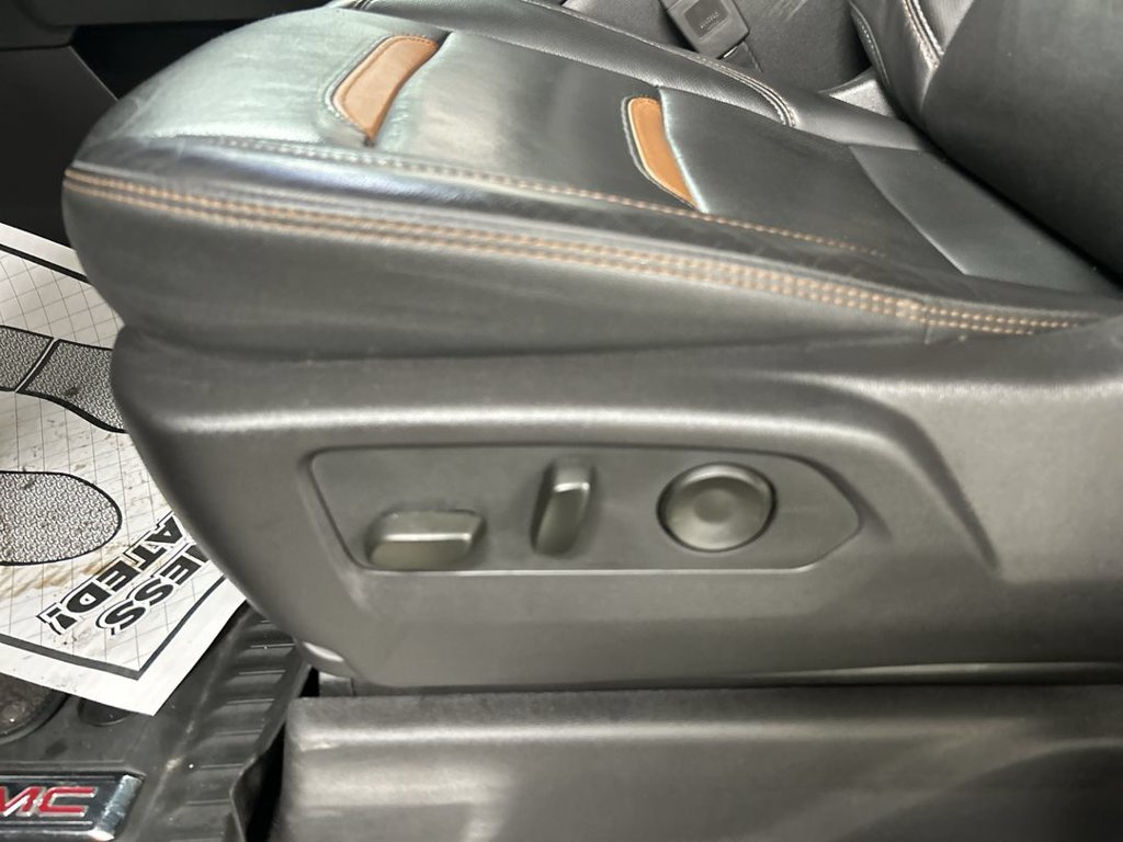 Used 2024 GMC Sierra 2500 AT4 w/ Technology Package AWD/4WD image 10