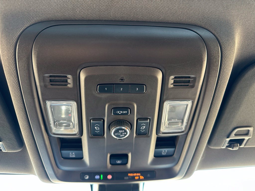 Certified 2021 GMC Yukon XL SLT w/ SLT Premium Package AWD/4WD image 8