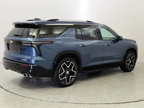 Used 2025 Chevrolet Traverse High Country FWD image 7