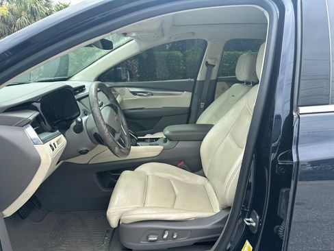 Used 2017 Cadillac XT5 Luxury w/ Driver Awareness Package FWD image 24