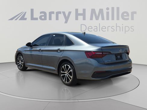 Used 2023 Volkswagen Jetta Sport FWD image 3