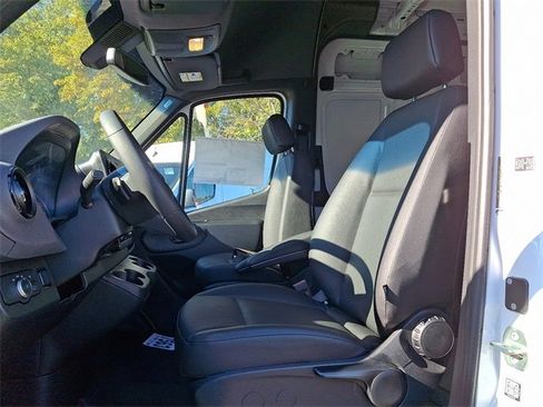 Used 2025 Mercedes-Benz Sprinter 2500 image 13