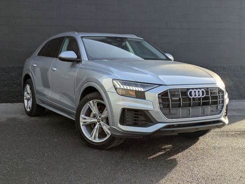 Used 2023 Audi Q8 Premium image 3