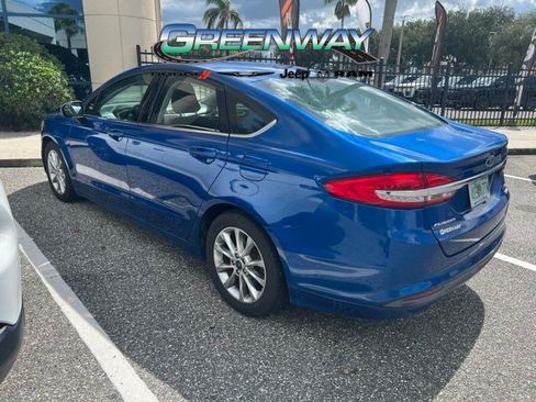 Used 2017 Ford Fusion SE w/ Fusion SE Technology Package FWD image 5