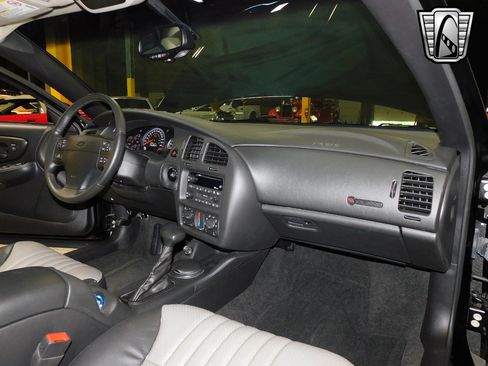 Used 2002 Chevrolet Monte Carlo SS w/ Pace Car Replica Pkg image 23