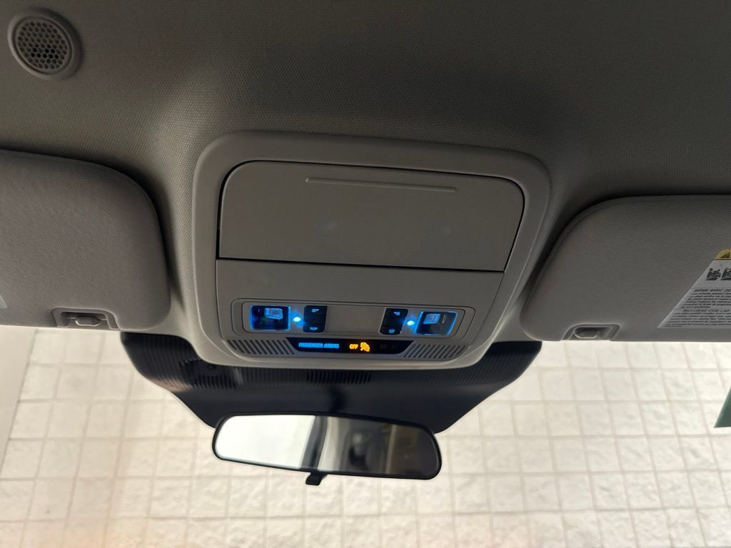Used 2025 Ford Explorer Active AWD/4WD image 28