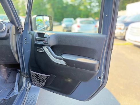 Used 2016 Jeep Wrangler Unlimited Sahara w/ Dual Top Group AWD/4WD image 26