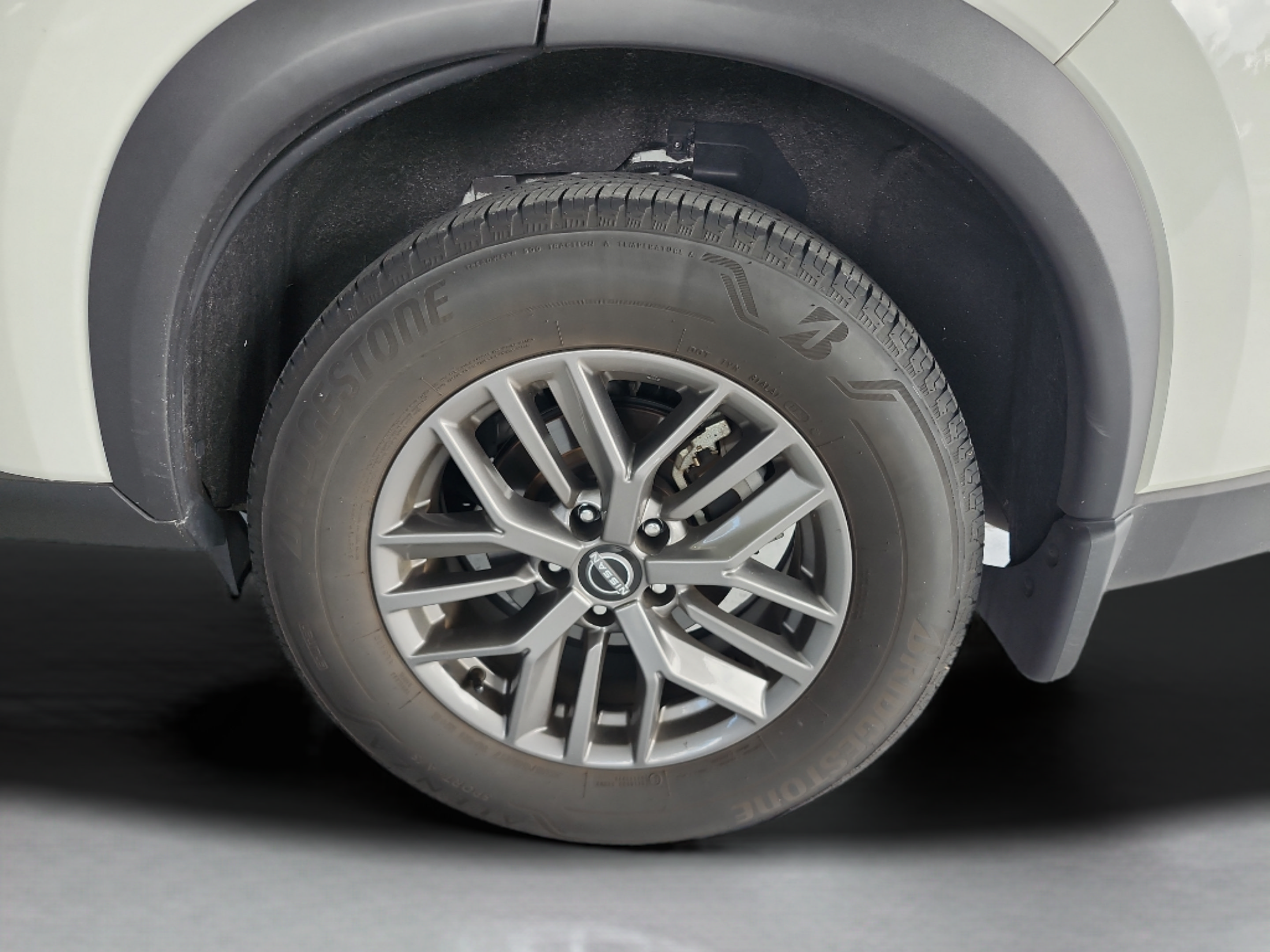Used 2024 Nissan Rogue S FWD image 23