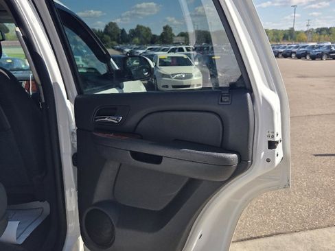 Used 2014 GMC Yukon SLE image 14