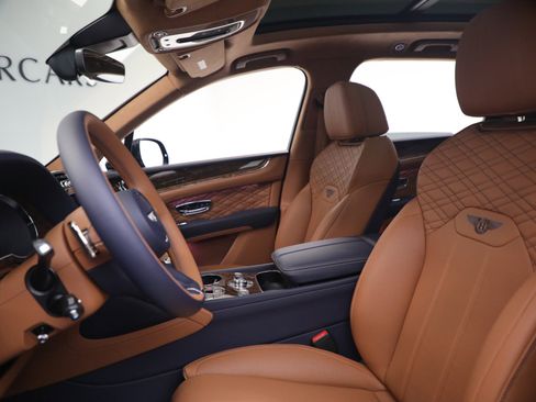 New 2026 Bentley Bentayga AWD/4WD image 17