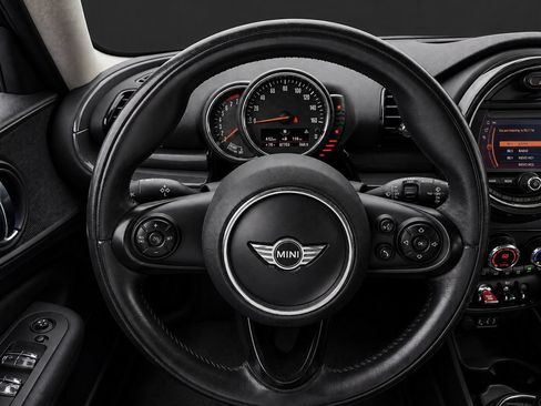 Used 2017 MINI Cooper Clubman FWD image 5