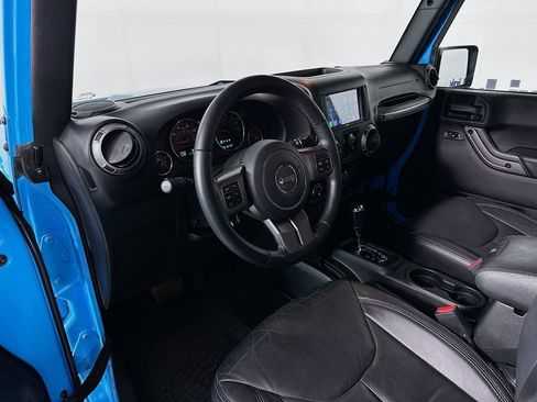 Used 2018 Jeep Wrangler Unlimited Sahara AWD/4WD image 10