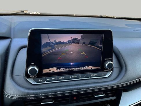 Certified 2024 Nissan Rogue SV FWD image 17