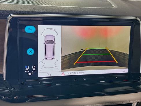 New 2025 Volkswagen Atlas SE image 16