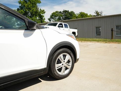 Used 2020 Nissan Kicks S FWD image 18