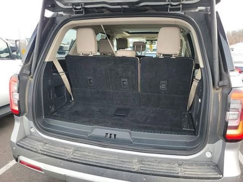 Used 2024 Ford Expedition Limited image 5