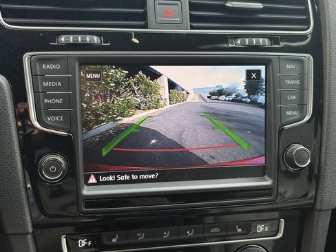 Used 2017 Volkswagen Golf R 4-Door image 16