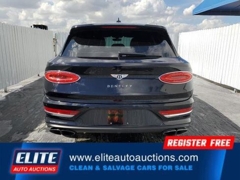 Used 2023 Bentley Bentayga image 12