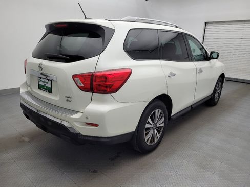 Used 2017 Nissan Pathfinder SV image 9