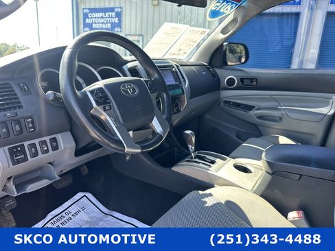 Used 2015 Toyota Tacoma 4x4 Access Cab V6 w/ TRD Off-Road Package image 19