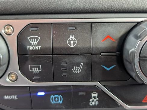 Used 2025 Jeep Wrangler Unlimited Sahara AWD/4WD image 18